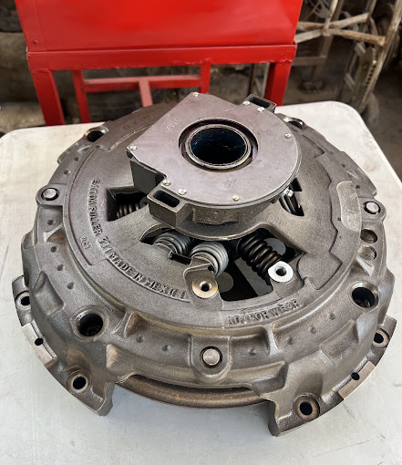 Reemplazo de kit de clutch y rectificado de volante en taller especializado Hermosillo